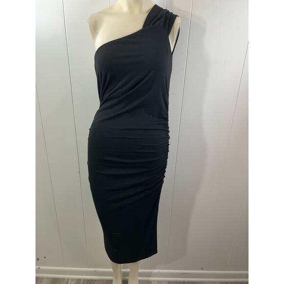 Isabella Oliver Darcie Maternity Dress with Lenzing™ Ecovero™ in black. Size 4. - Picture 4 of 9